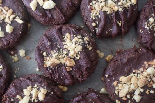 Vegane Schokoladen-Erdnuss-Cookies