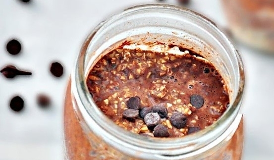 High protein overnight oats with chocolate and coffee