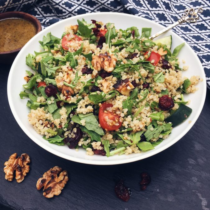 Walnuss-Cranberry-Quinoa Salat