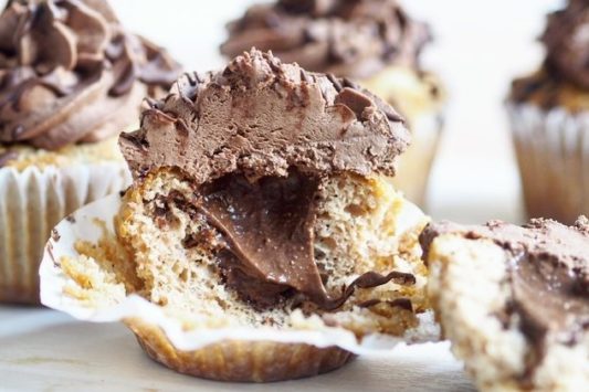 Protein Cupcakes mit Haselnussbutter