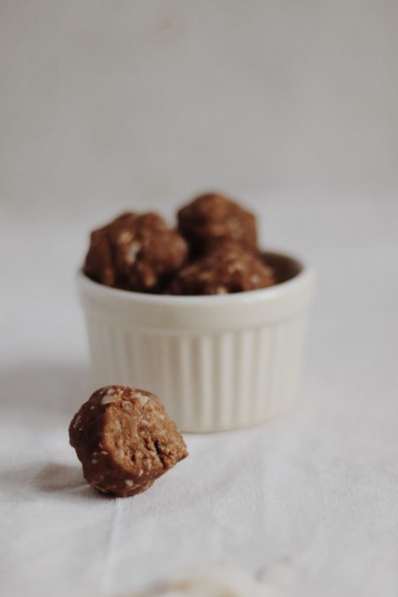 Erdnussbutter Bliss Balls