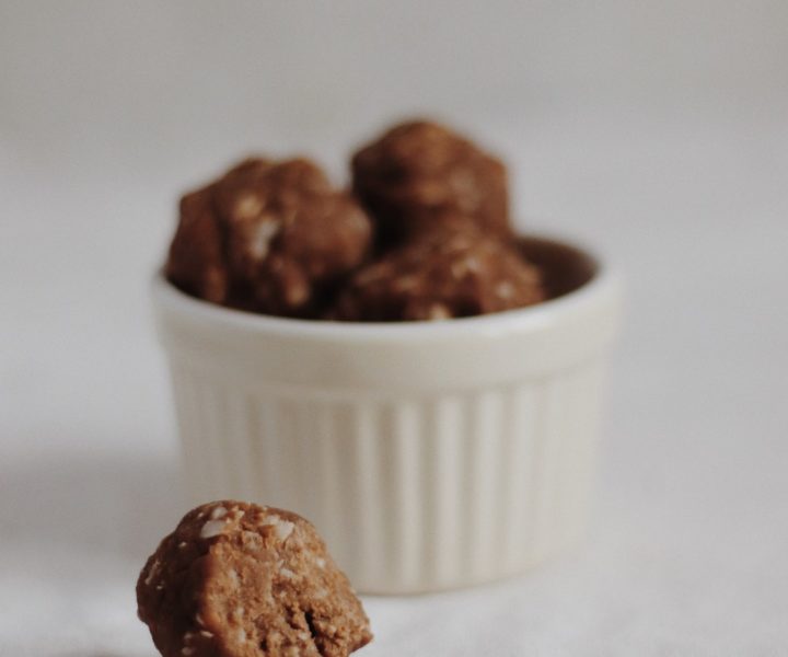 Erdnussbutter Bliss Balls