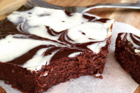 protein-cheesecake-brownie