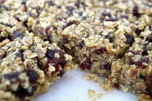 Cranberry and Dates Protein Vegan Flapjack Recipe | BULK POWDERS® Core Ireland