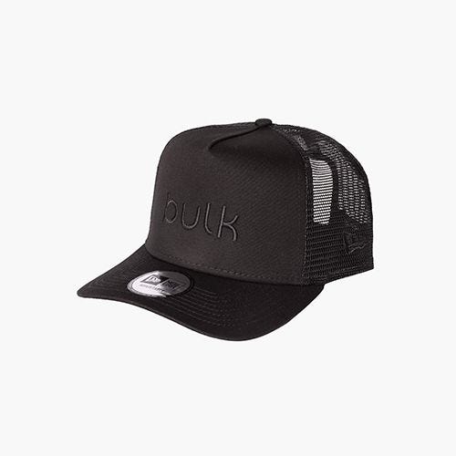 Bulk™️ × New Era Trucker-Kappe