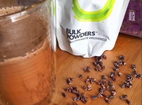 Healthy chocolademelk met rauwe cacaokernen van Bulk Powders