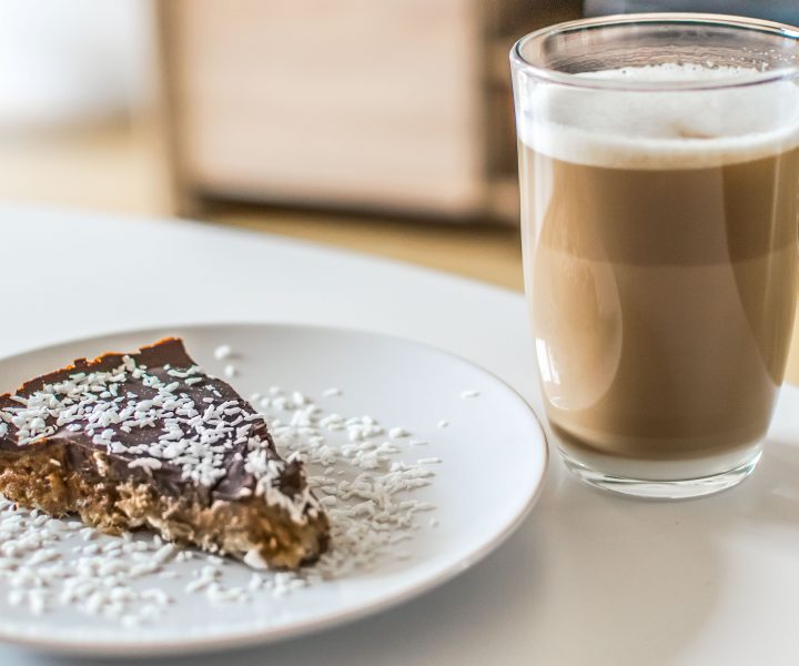 Gezonde Snickers Cake nathalie hendrikse bulk powders nl