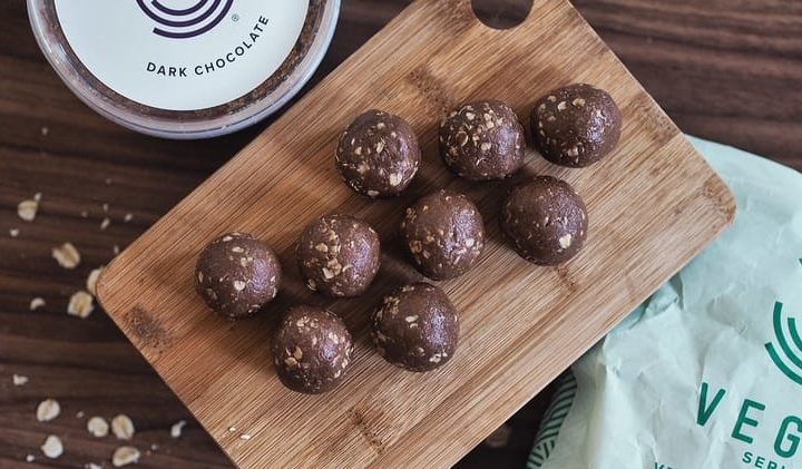 receita simples bolas de chocolate e amendoa