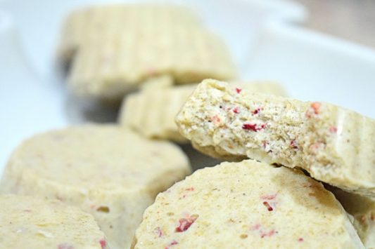 Bakeless White Chocolate Strawberry Biscuits