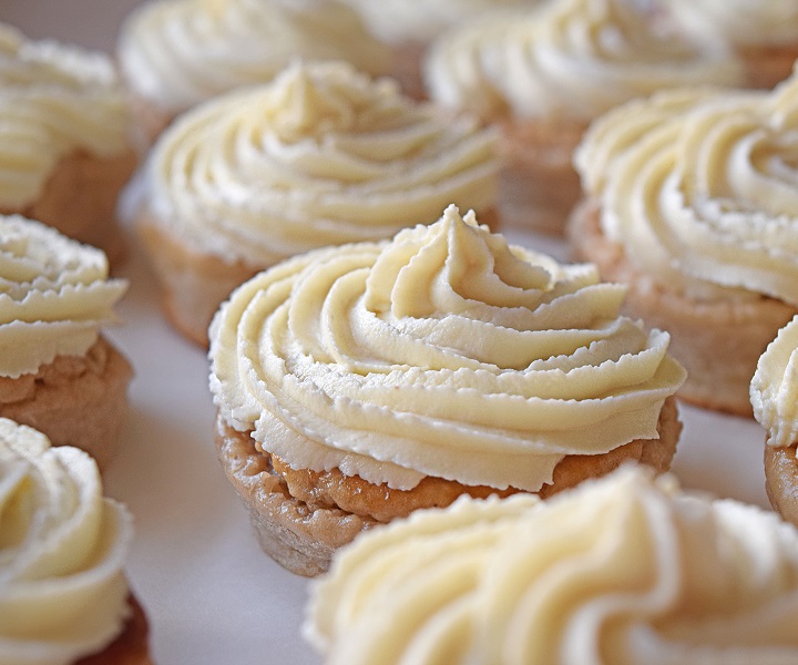 Vanilla Frosted Cupcakes Recipe - BULK POWDERS