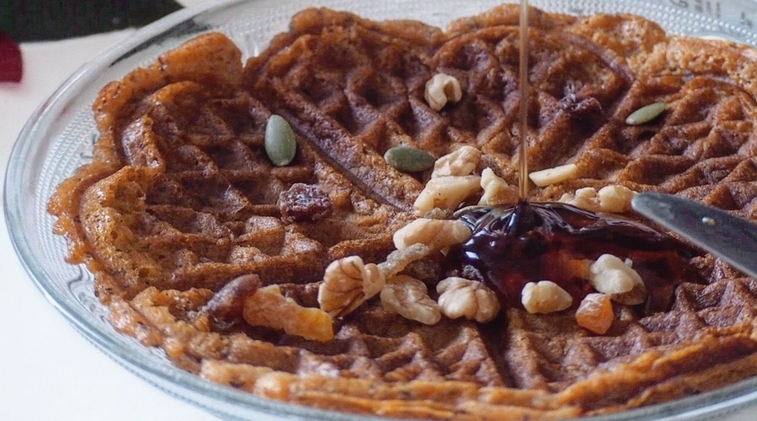 Cinnamon Spice Christmas Waffles Recipe